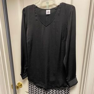 One and done black top! Great condition with cute cuff accent. Year round wear!